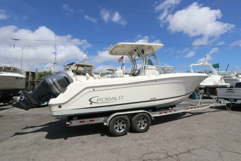 Slide: The Image of Robalo R260 Center Console 2017 - 3