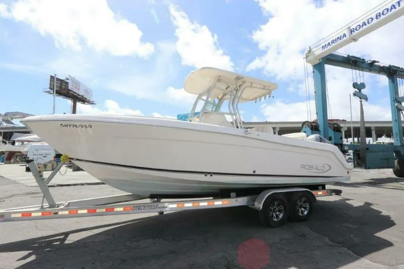 Slide: The Image of Robalo R260 Center Console 2017 - 6