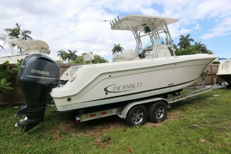 Slide: The Image of Robalo R260 Center Console 2017 - 8