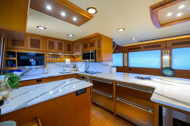 Slide: The Image of Marlow 97 Explorer 2011 - 13
