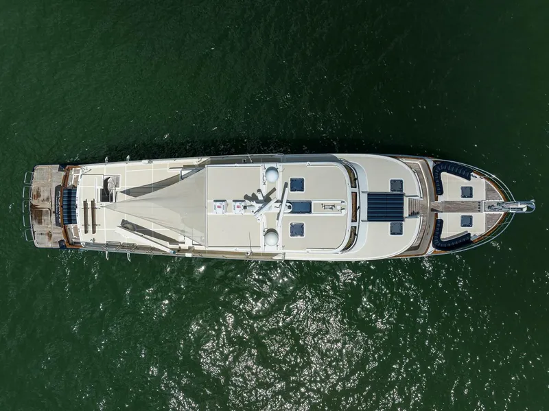 Slide: The Image of Marlow 97 Explorer 2011 - 5