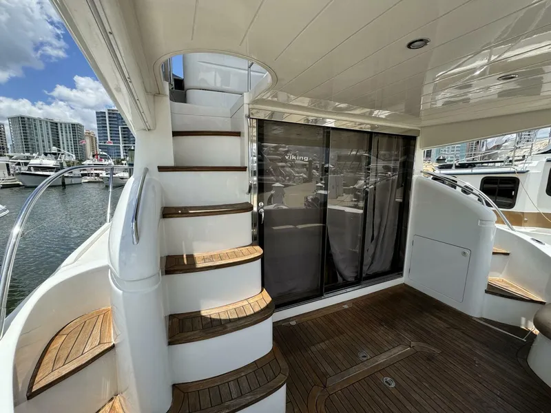 Slide: The Image of Viking 45 Flybridge 2001 - 15