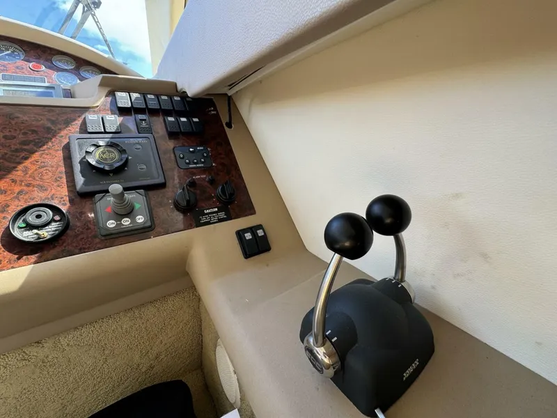 Slide: The Image of Viking 45 Flybridge 2001 - 41
