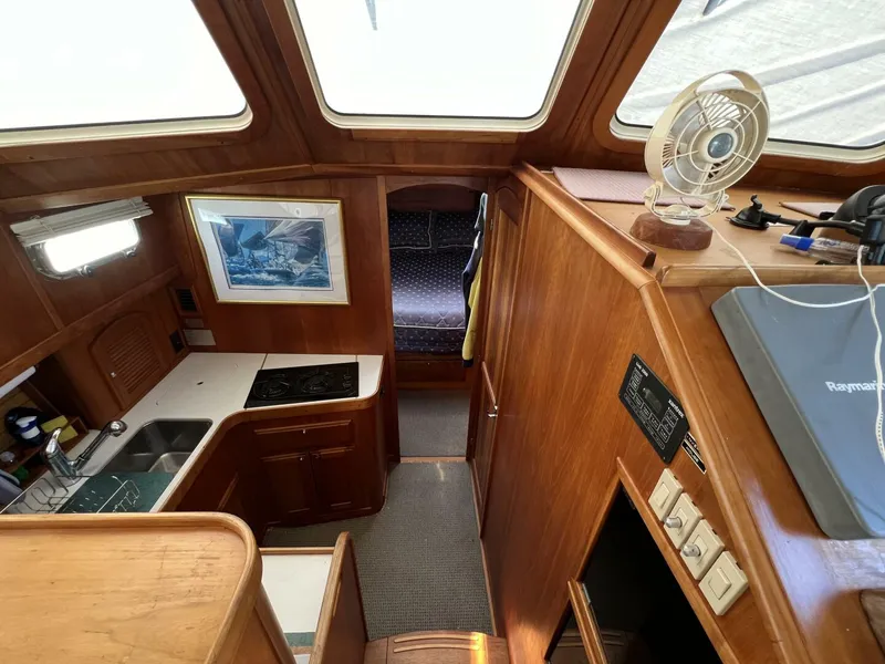 Slide: The Image of Sabre Sabreline 36 Sedan 2002 - 15