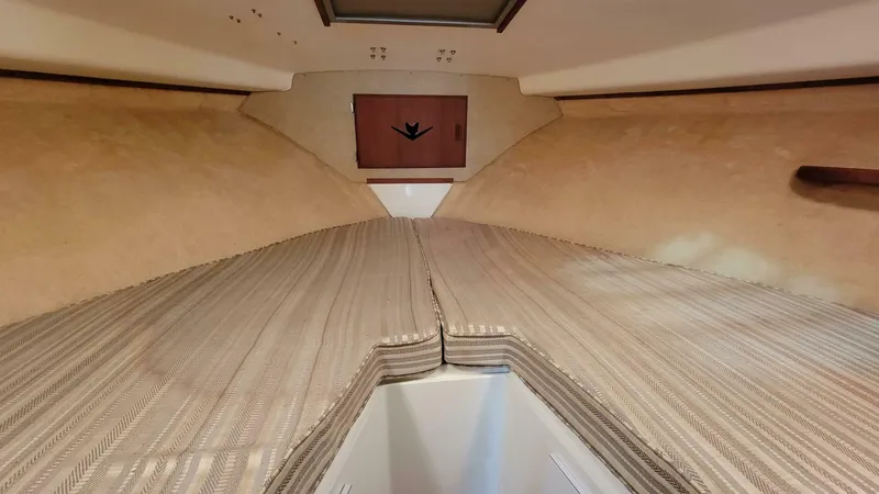 Slide: The Image of Bertram 33 Flybridge Cruiser 1983 - 3