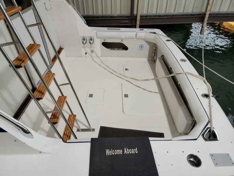 Slide: The Image of Bertram 33 Flybridge Cruiser 1983 - 5