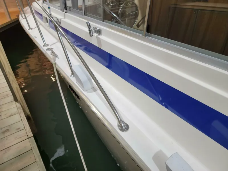 Slide: The Image of Bertram 33 Flybridge Cruiser 1983 - 6