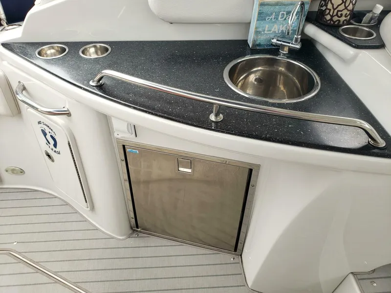 Slide: The Image of Crownline Boats 340 Cruiser 2008 - 16