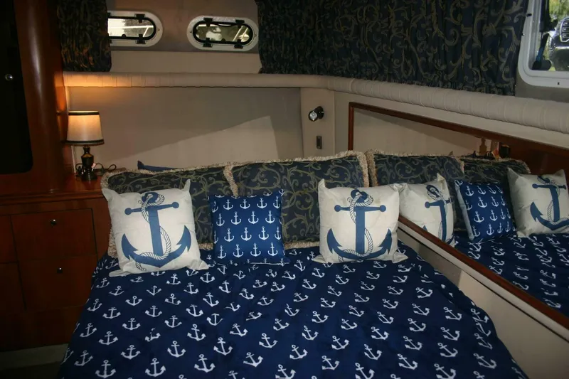 Slide: The Image of Cruisers 3750 Motor Yacht 2001 - 30
