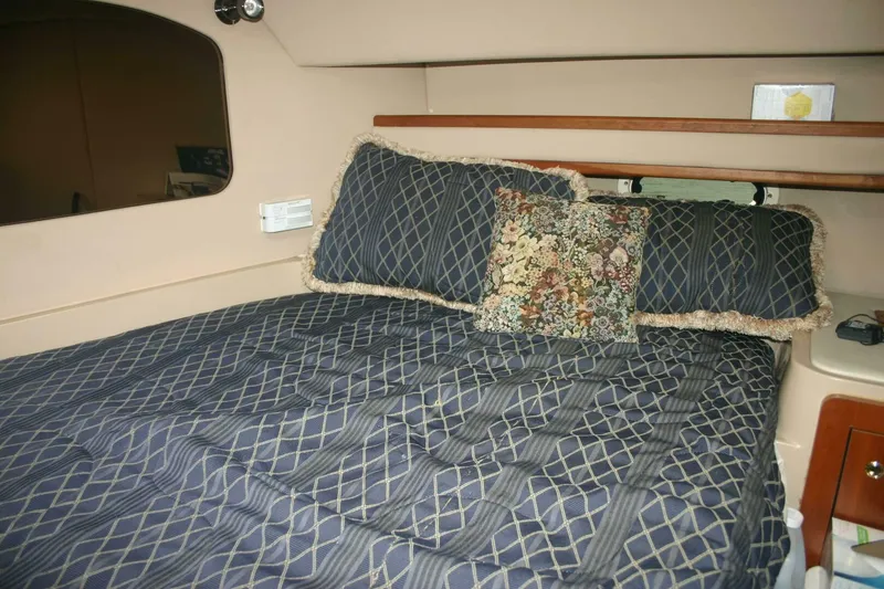 Slide: The Image of Cruisers 3750 Motor Yacht 2001 - 4