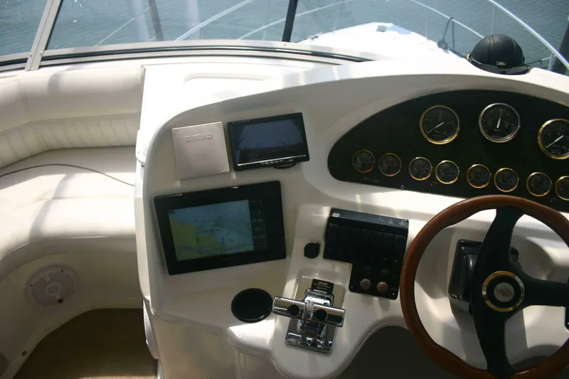 Slide: The Image of Cruisers 3750 Motor Yacht 2001 - 5