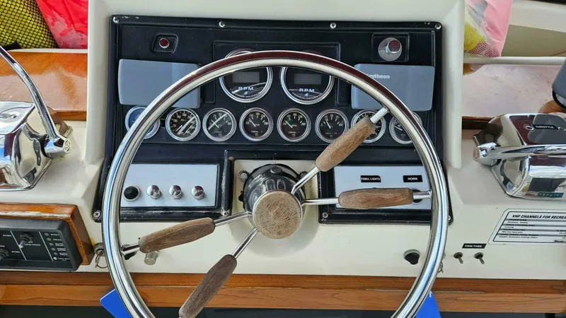 Slide: The Image of Chris-Craft 47 Commander 1971 - 73