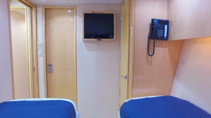 Slide: The Image of Hatteras 68 Convertible 2006 - 14