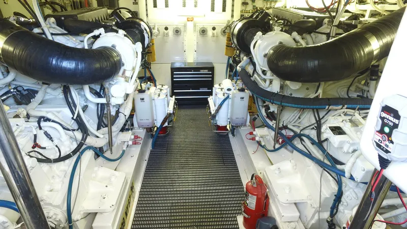 Slide: The Image of Hatteras 68 Convertible 2006 - 26