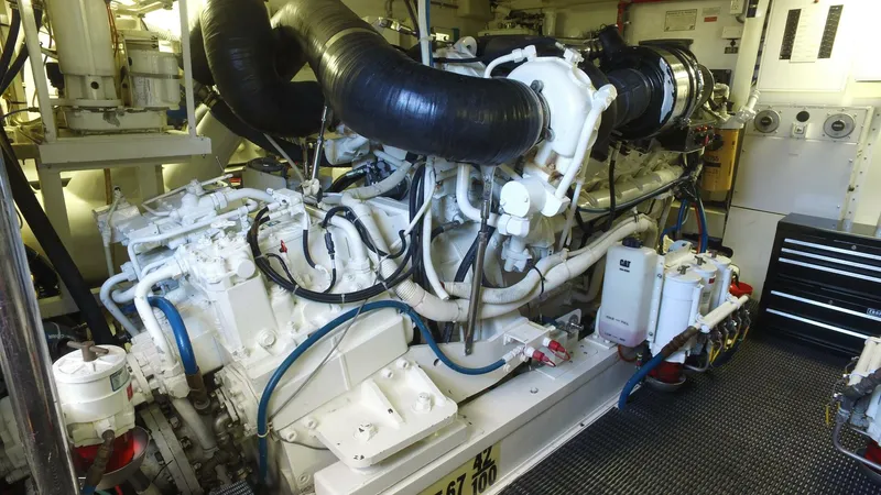 Slide: The Image of Hatteras 68 Convertible 2006 - 29