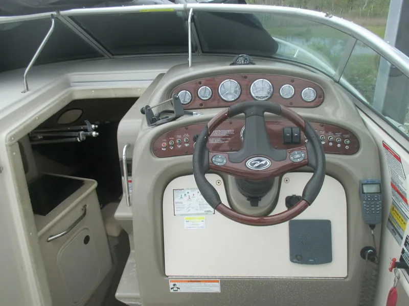 Slide: The Image of Sea Ray 250 Amberjack 2007 - 9