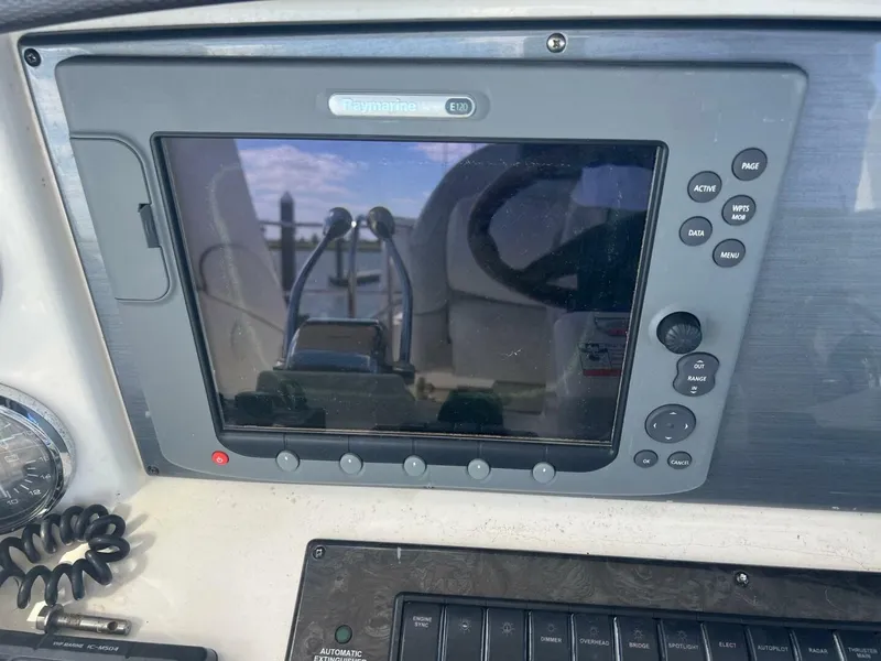 Slide: The Image of Sea Ray Sedan Bridge 2007 - 14