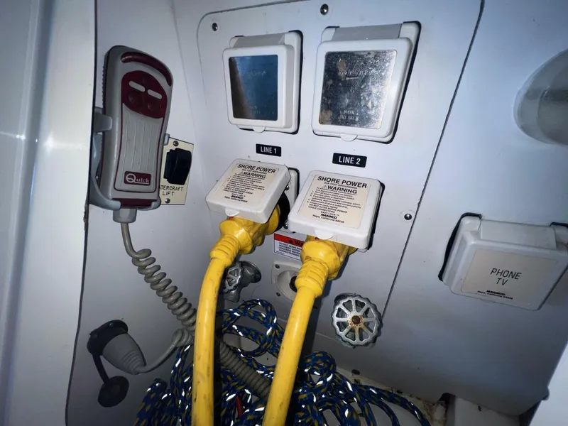 Slide: The Image of Sea Ray 330 Sundancer 2008 - 55