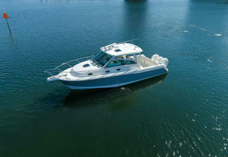 Slide: The Image of Boston Whaler 345 CONQUEST 2019 - 28