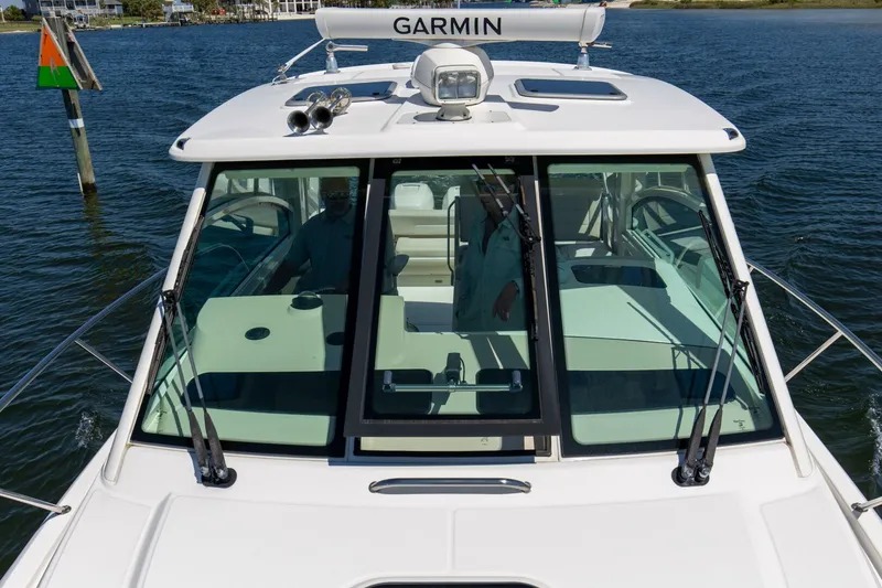 Slide: The Image of Boston Whaler 345 CONQUEST 2019 - 3