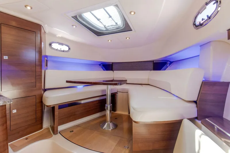 Slide: The Image of Boston Whaler 345 CONQUEST 2019 - 4