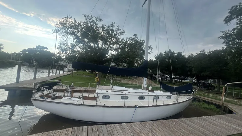 Slide: The Image of Cape Dory 1981 - 9
