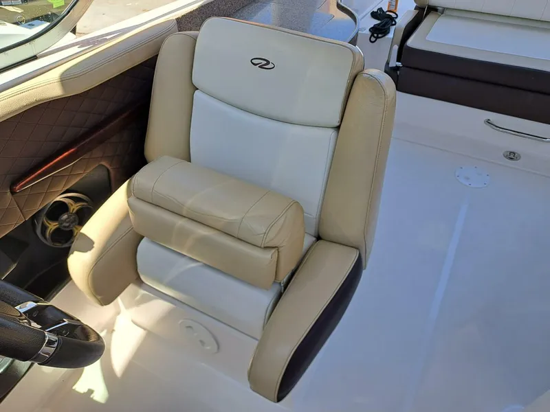 Slide: The Image of Regal 2700 Bowrider 2014 - 12