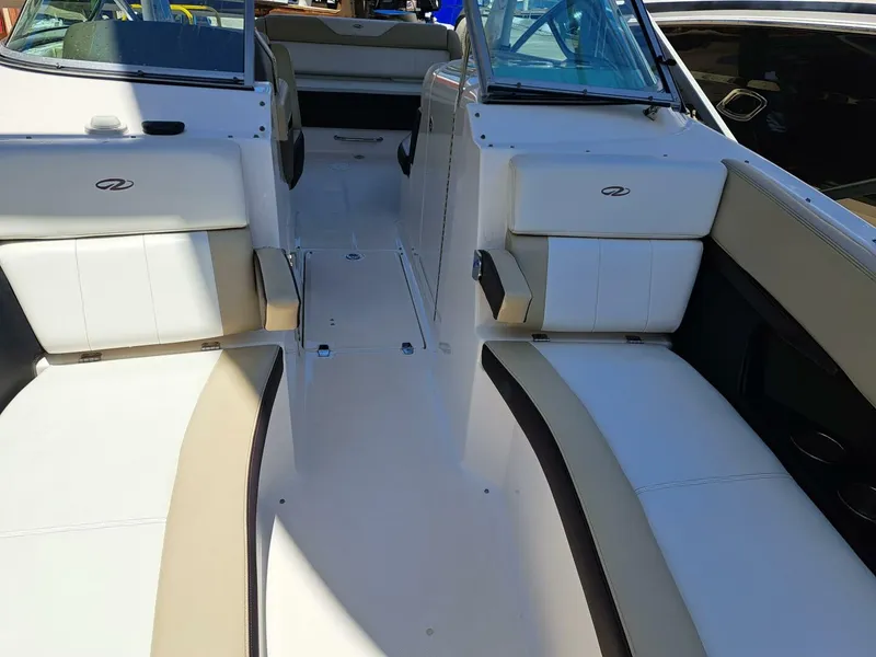 Slide: The Image of Regal 2700 Bowrider 2014 - 17