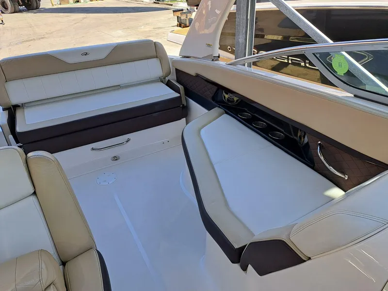 Slide: The Image of Regal 2700 Bowrider 2014 - 21