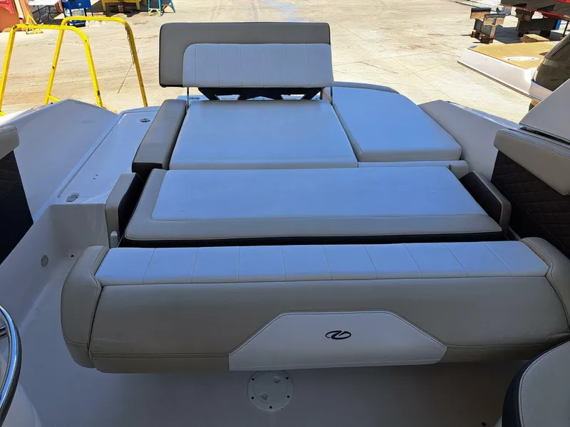 Slide: The Image of Regal 2700 Bowrider 2014 - 24