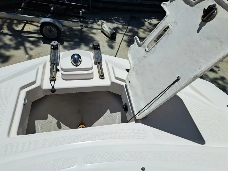 Slide: The Image of Regal 2700 Bowrider 2014 - 29