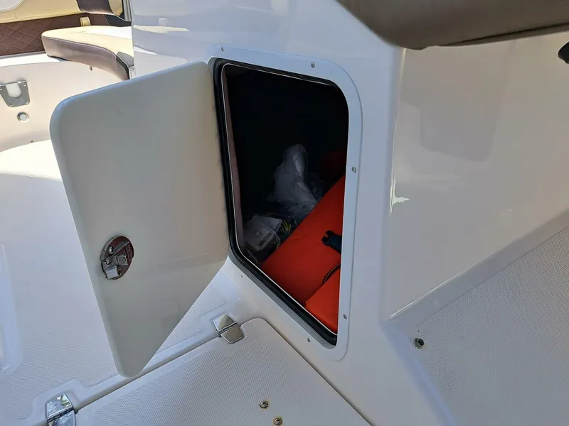 Slide: The Image of Regal 2700 Bowrider 2014 - 31