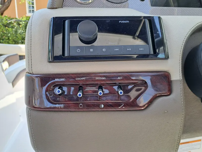 Slide: The Image of Regal 2700 Bowrider 2014 - 35