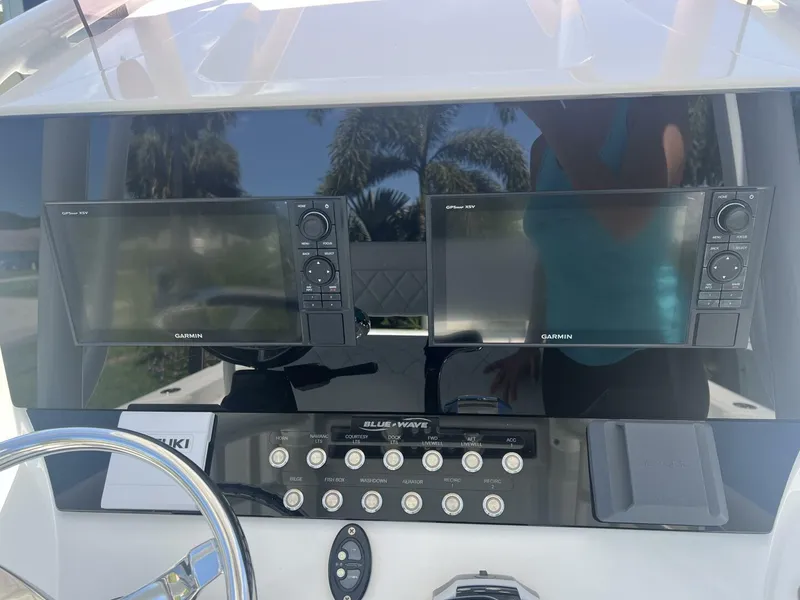 Slide: The Image of Blue Wave 2800 Pure Hybrid 2019 - 24