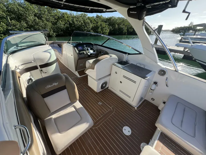 Slide: The Image of Sea Ray 300 SLX 2012 - 12