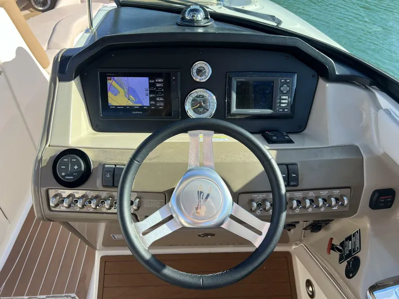 Slide: The Image of Sea Ray 300 SLX 2012 - 17