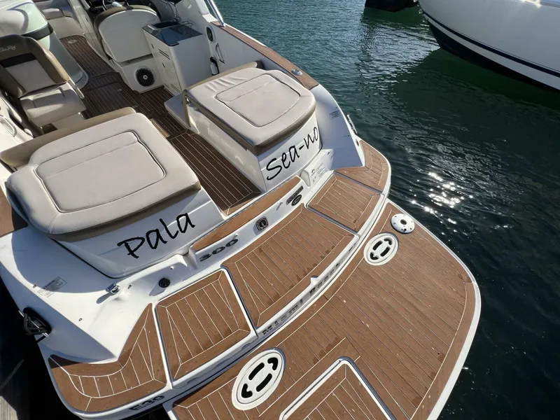 Slide: The Image of Sea Ray 300 SLX 2012 - 6