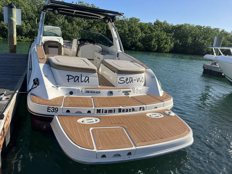 Slide: The Image of Sea Ray 300 SLX 2012 - 9