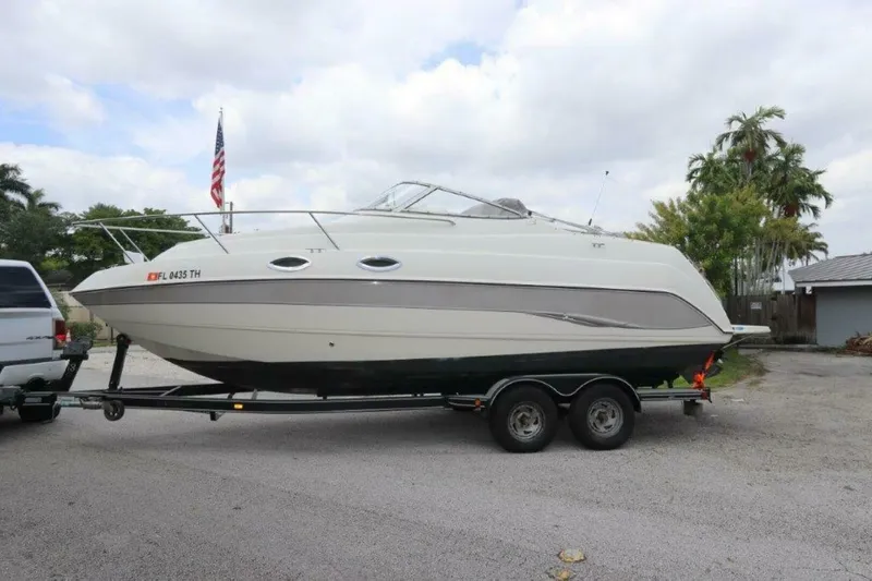 The Image of Stingray 240 CS 2006 - 0