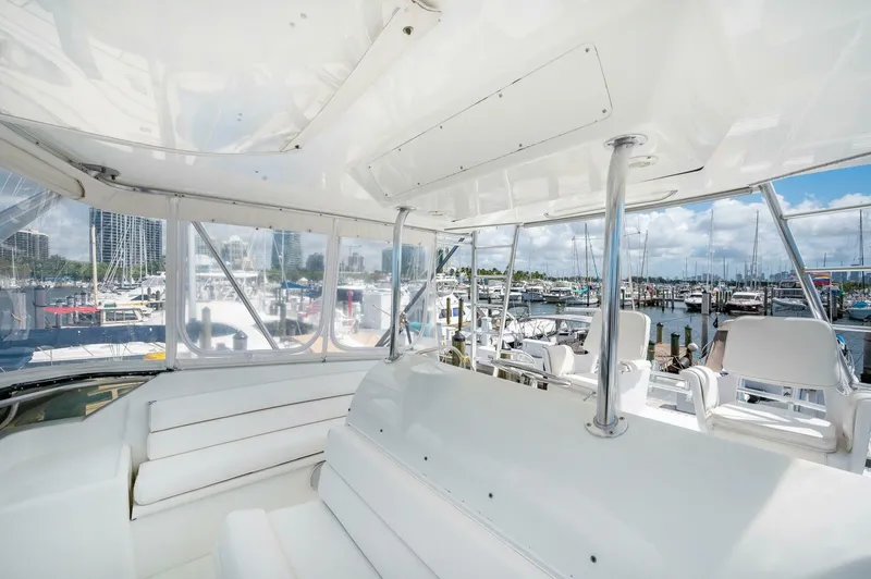 Slide: The Image of Hatteras 50 Convertible 1992 - 14