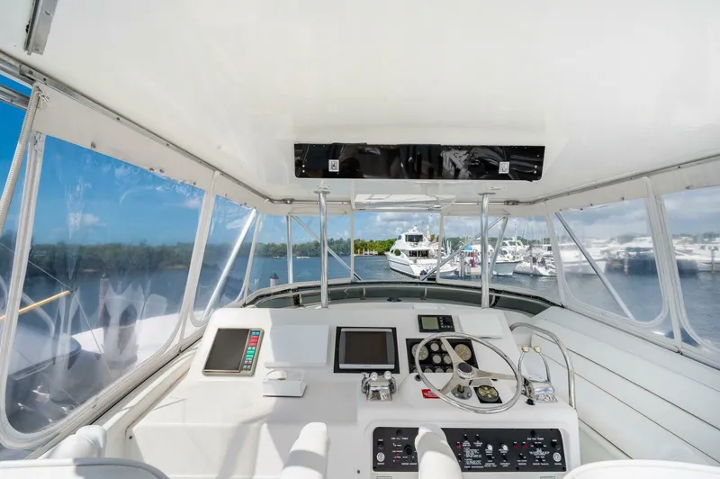 Slide: The Image of Hatteras 50 Convertible 1992 - 15