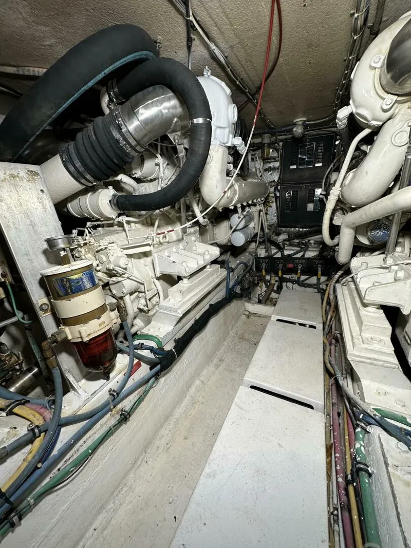 Slide: The Image of Hatteras 50 Convertible 1992 - 41