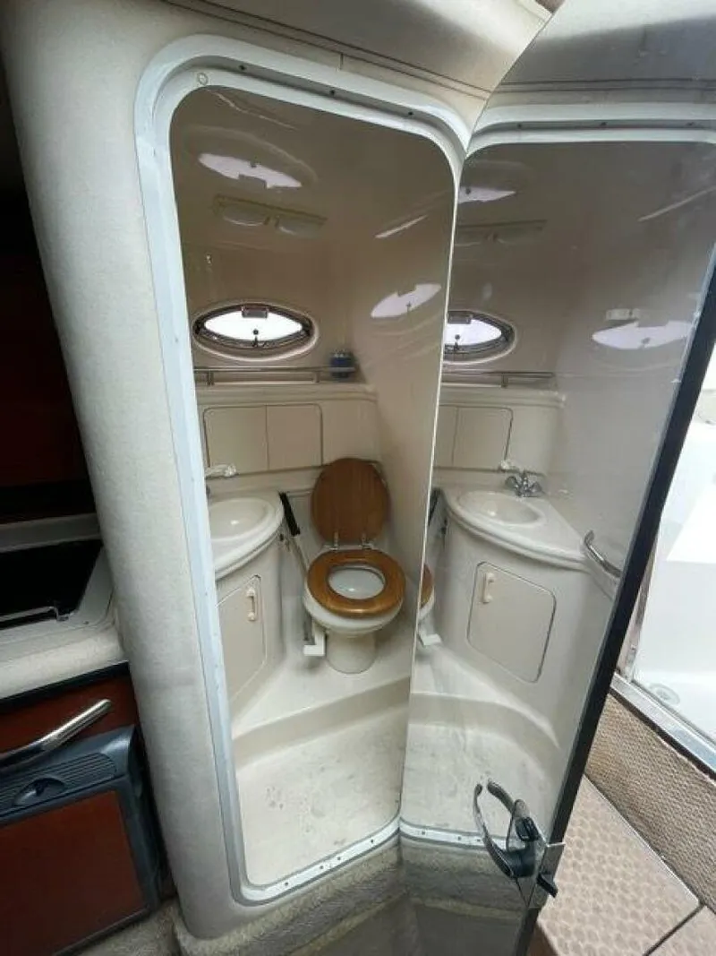 Slide: The Image of Sea Ray 280 Sundancer 2004 - 6