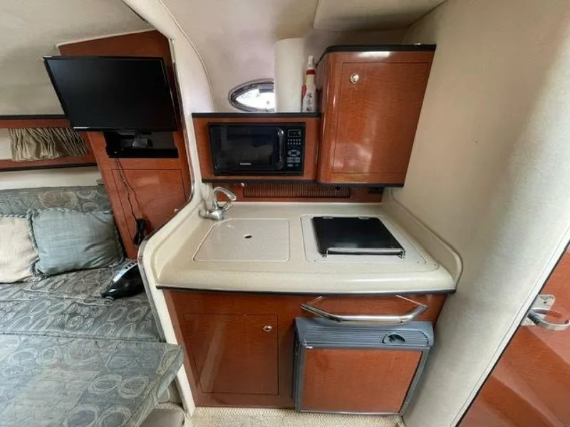 Slide: The Image of Sea Ray 280 Sundancer 2004 - 7