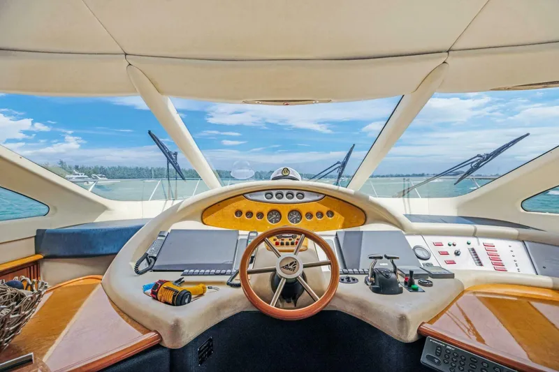 Slide: The Image of Azimut 62 2004 - 12
