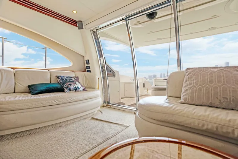 Slide: The Image of Azimut 62 2004 - 16