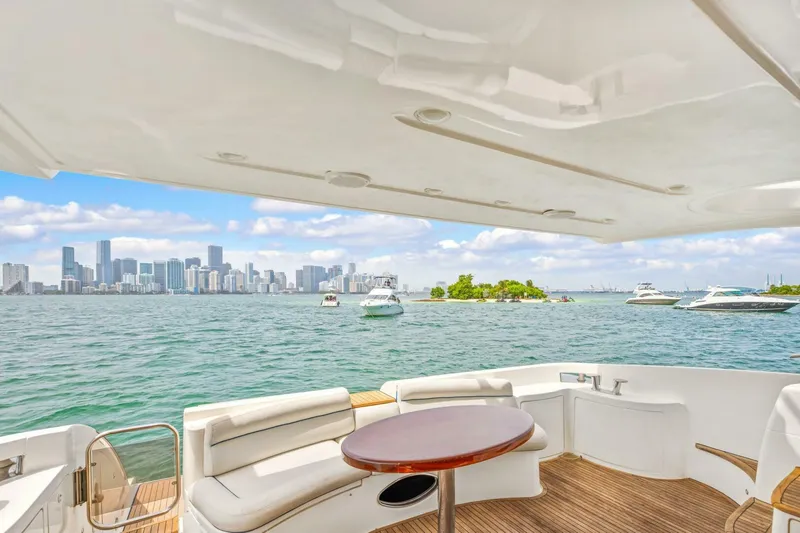 Slide: The Image of Azimut 62 2004 - 22