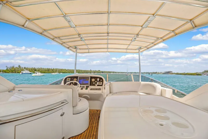 Slide: The Image of Azimut 62 2004 - 25