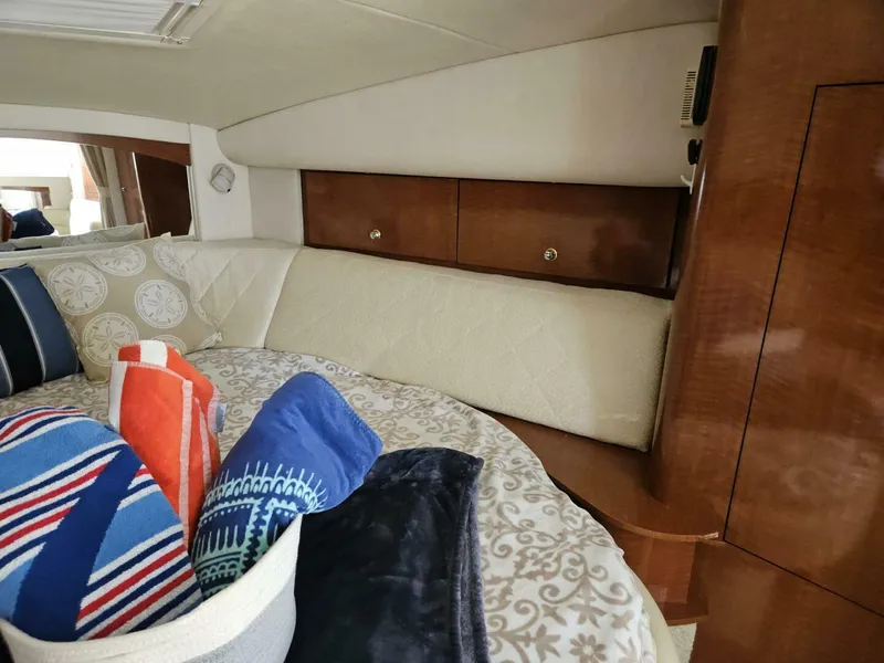 Slide: The Image of Sea Ray 320 2004 - 15