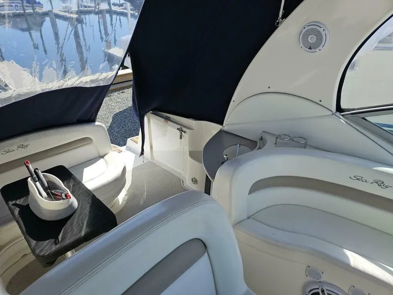 Slide: The Image of Sea Ray 320 2004 - 16